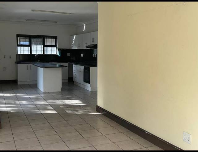 4 BEDROOM PROPERTY TO RENT IN RONDEBOSCH